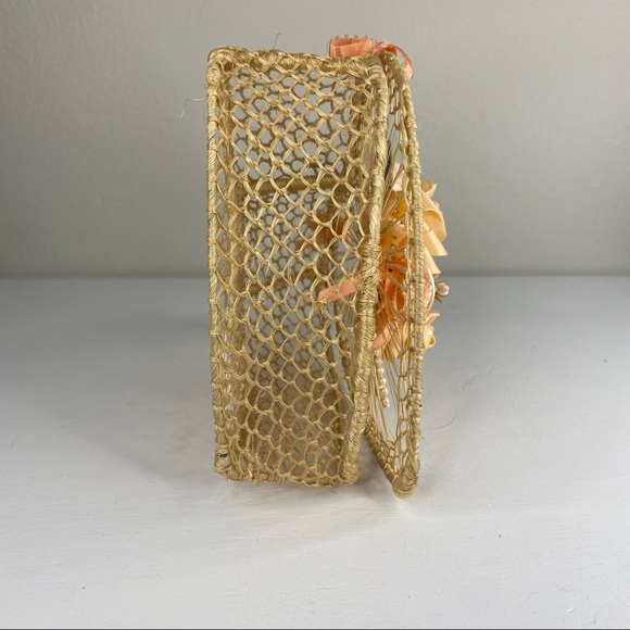 Vintage Wooden Heart Shaped Trinket Box with Rose Detail - Picture 4 of 4